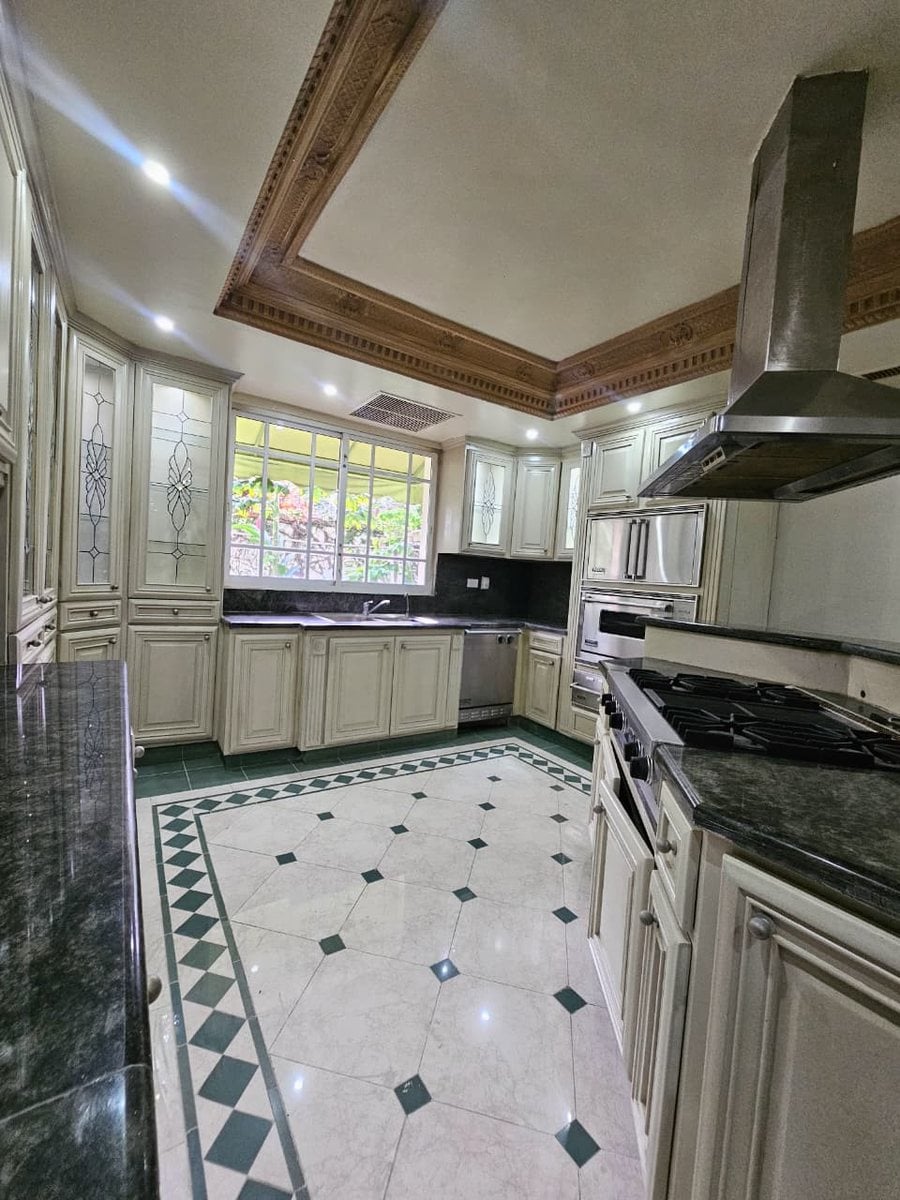 Elegante Casa en Renta – foto 11