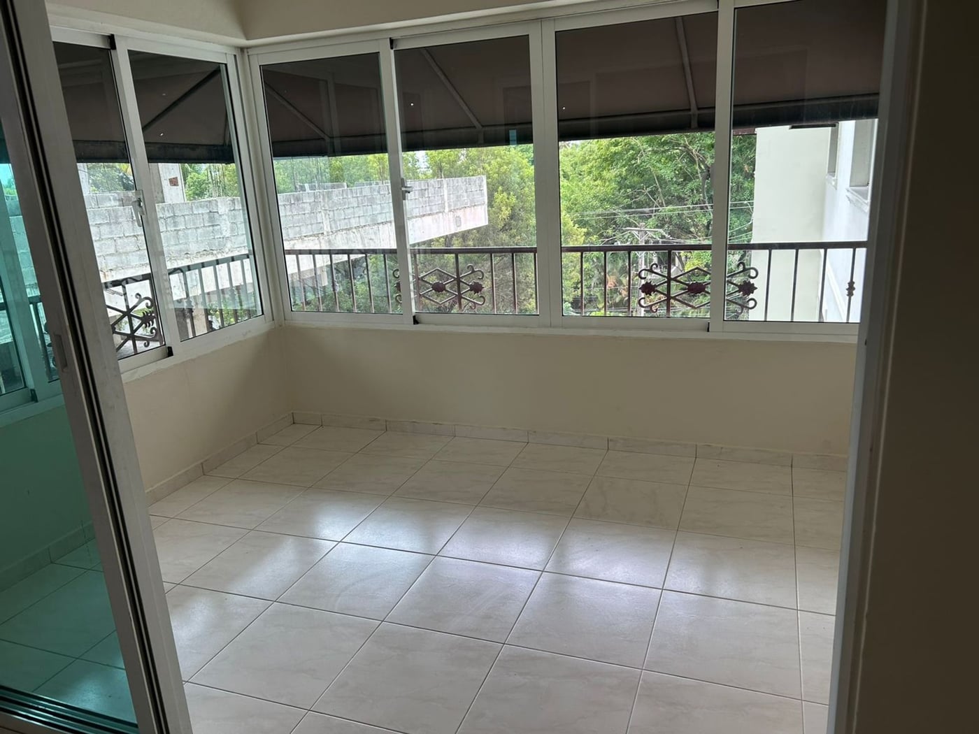 Amplio de 3 habs. en apartamento en alquiler. – foto 2