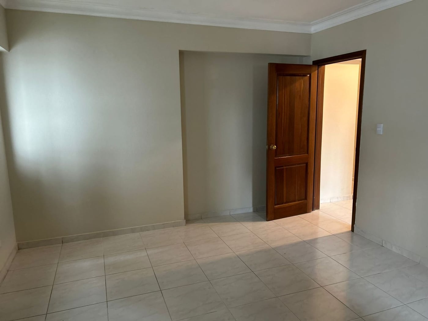 Amplio de 3 habs. en apartamento en alquiler. – foto 1