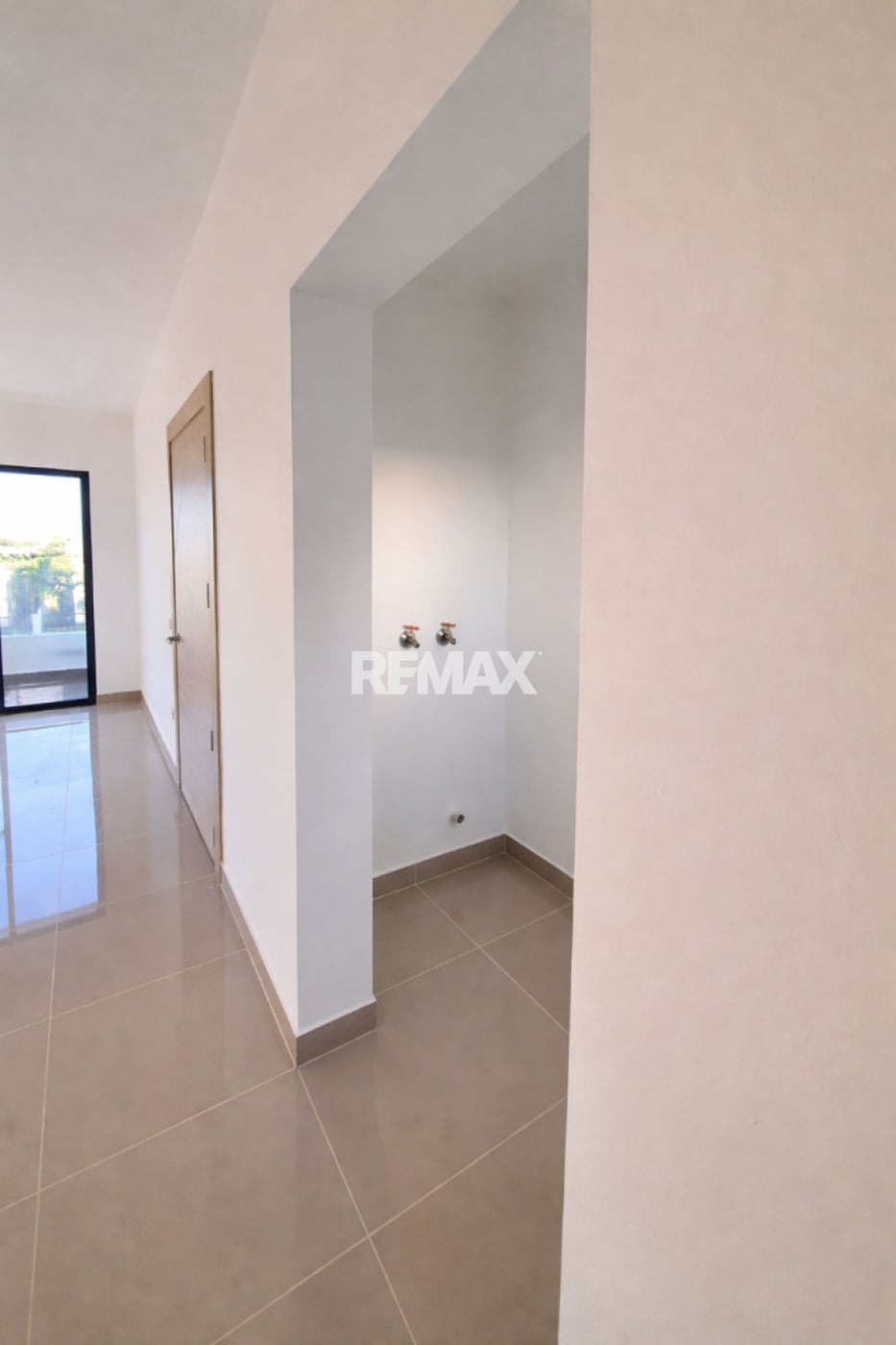 Apto. Listo de 2 habs. con Terraza privada – foto 3