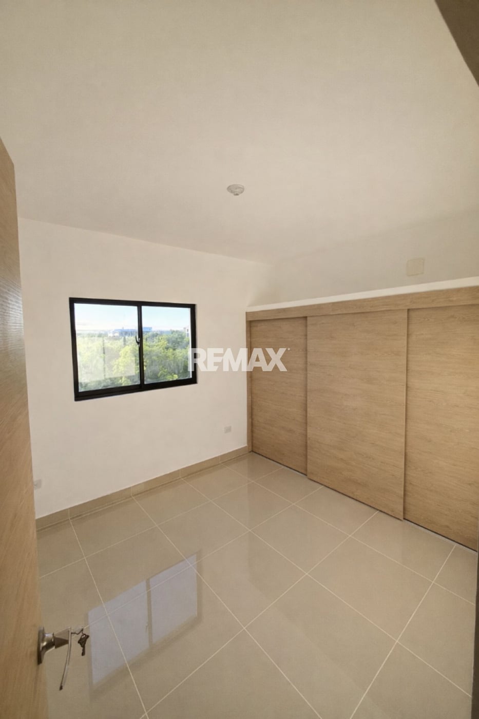 Apto. Listo de 2 habs. con Terraza privada – foto 2