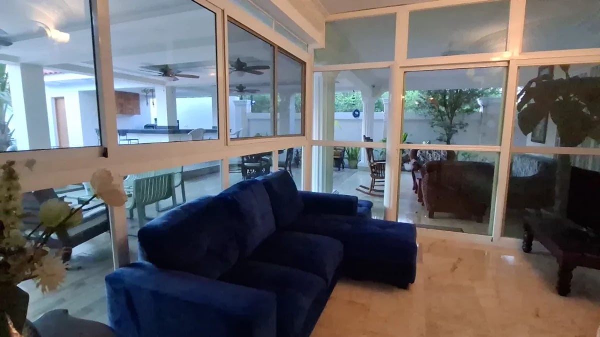 Venta de casa con piscina en Ana Melia en Higuey – foto 11