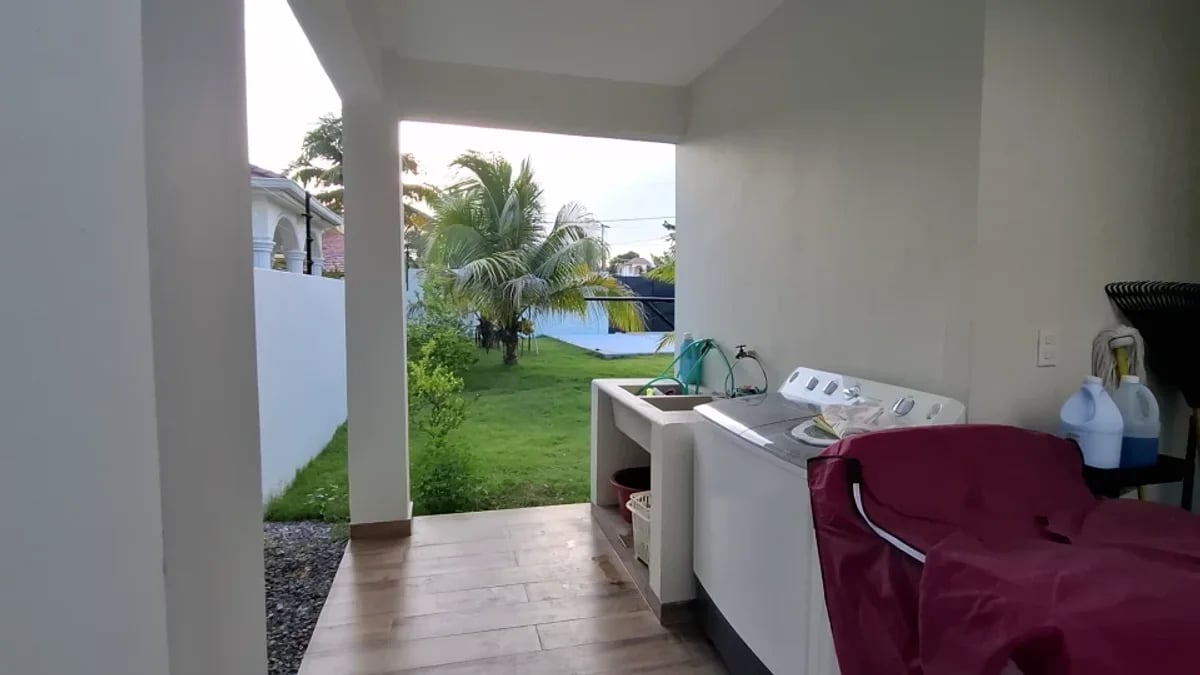 Venta de casa con piscina en Ana Melia en Higuey – foto 12