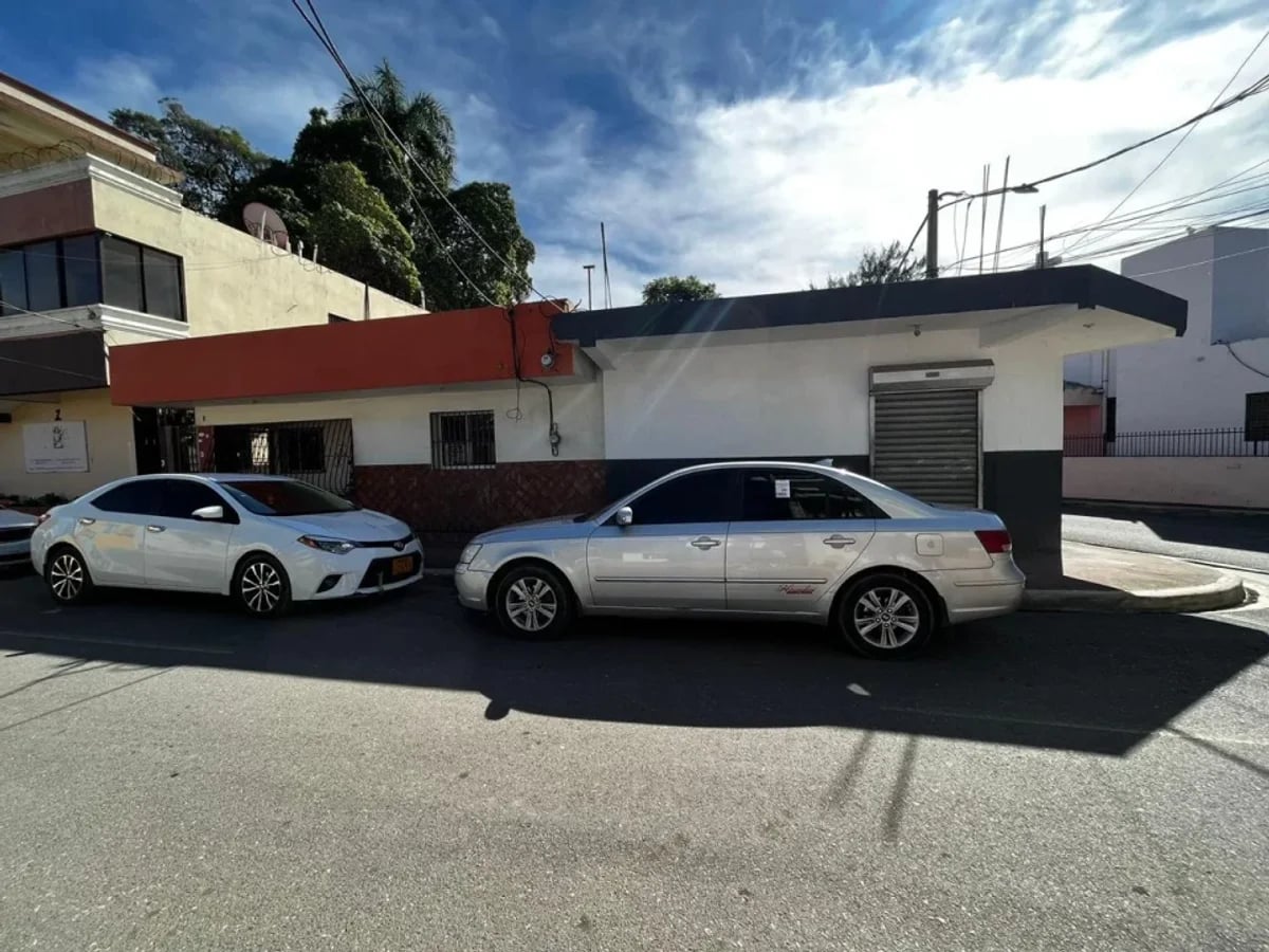 SE VENDE EXCELENTE ESQUINA COMERCIAL – foto 4