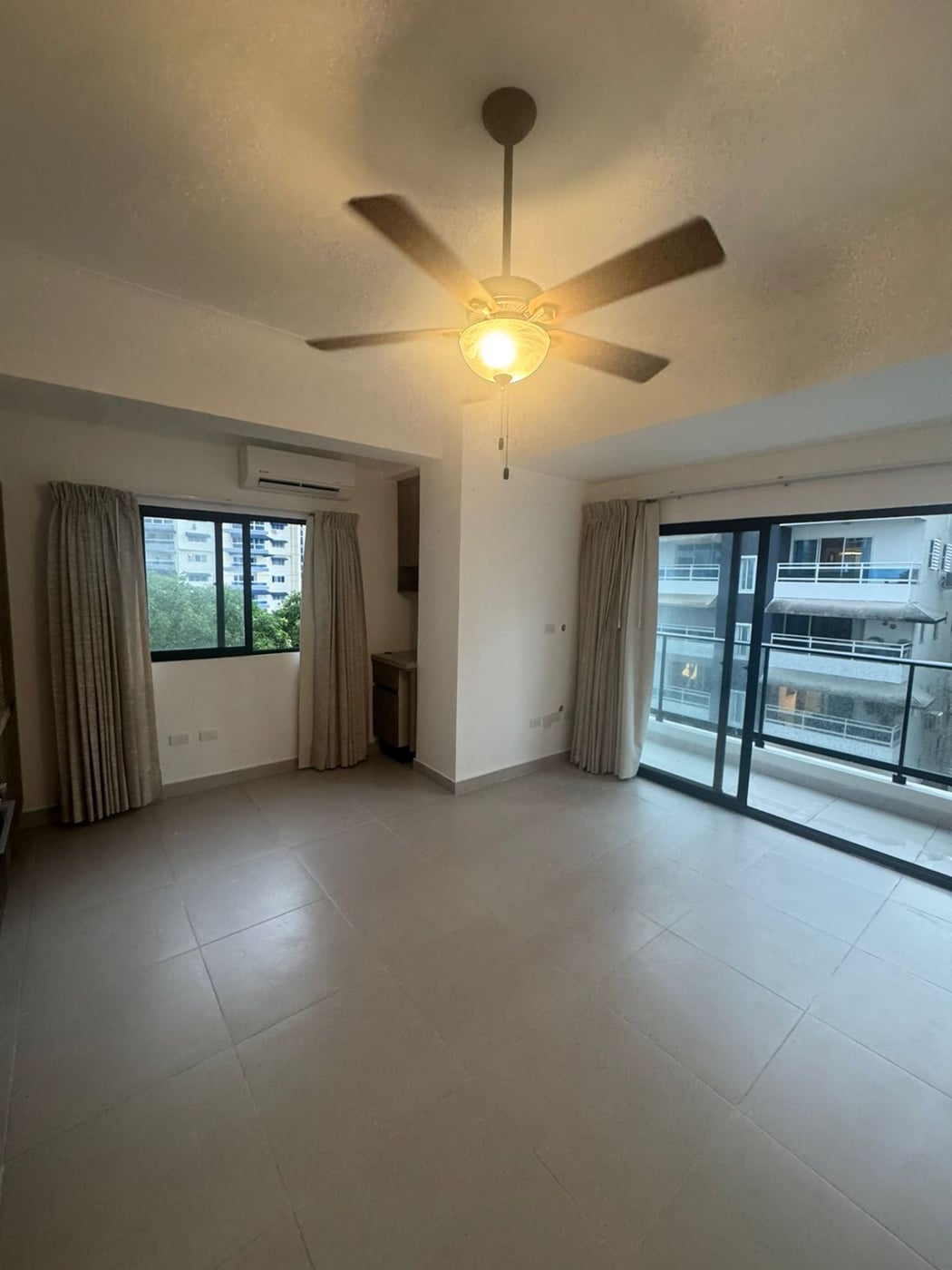 Apartamento en Alquiler en Bella Vista – US$875 – foto 1