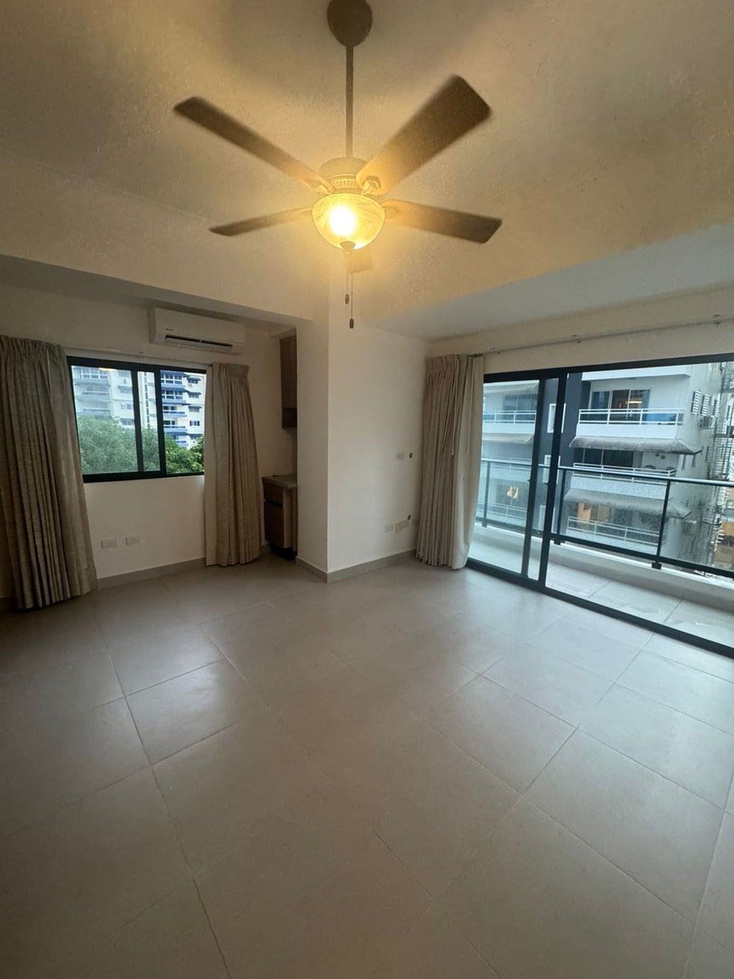 Apartamento en Alquiler en Bella Vista – US$875 – foto 3