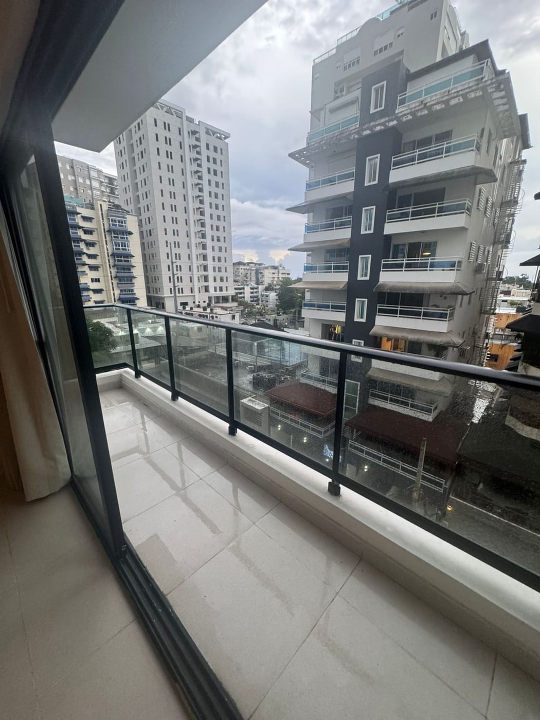 Apartamento en Alquiler en Bella Vista – US$875 – foto 2