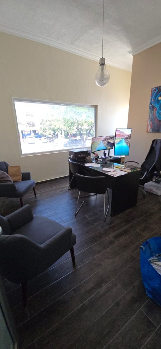 Edificio Comercial con Naves y Sótano en Venta – foto 1