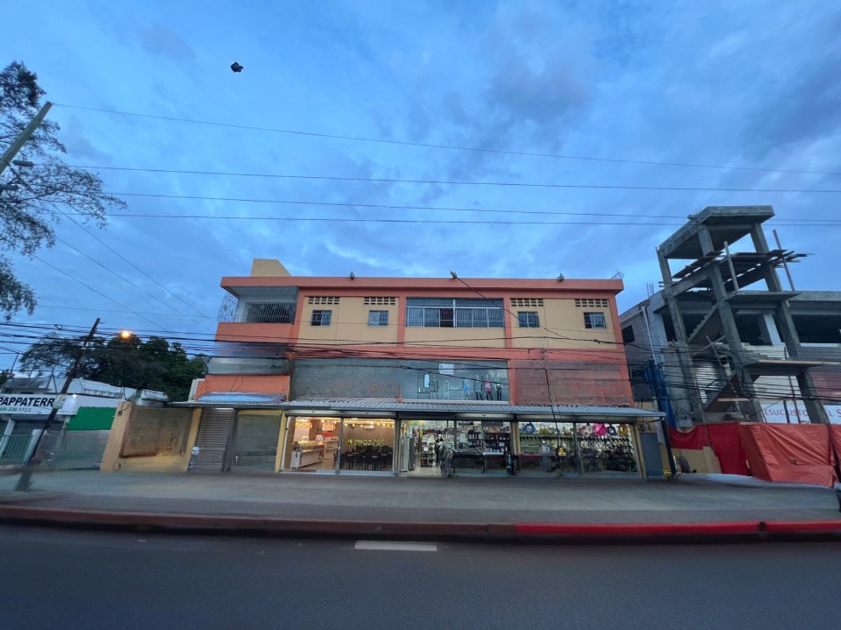 Local comercial en Urbanización Lucerna – foto 1