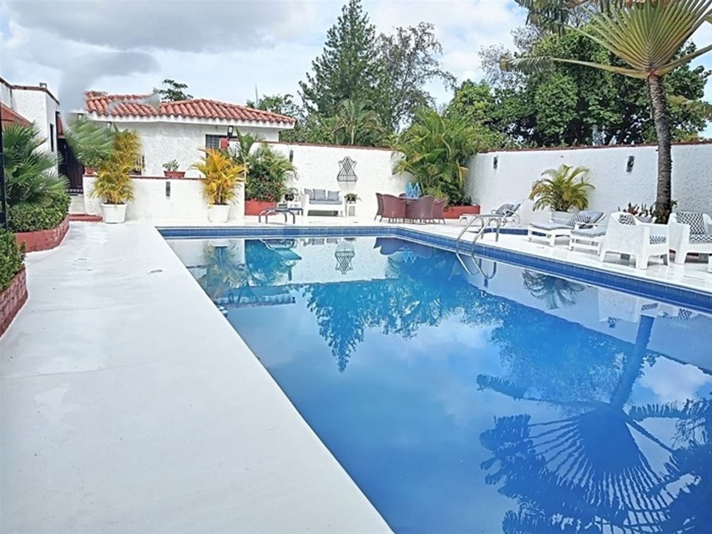 Casa con piscina en ALAMEDA OESTE – foto 1