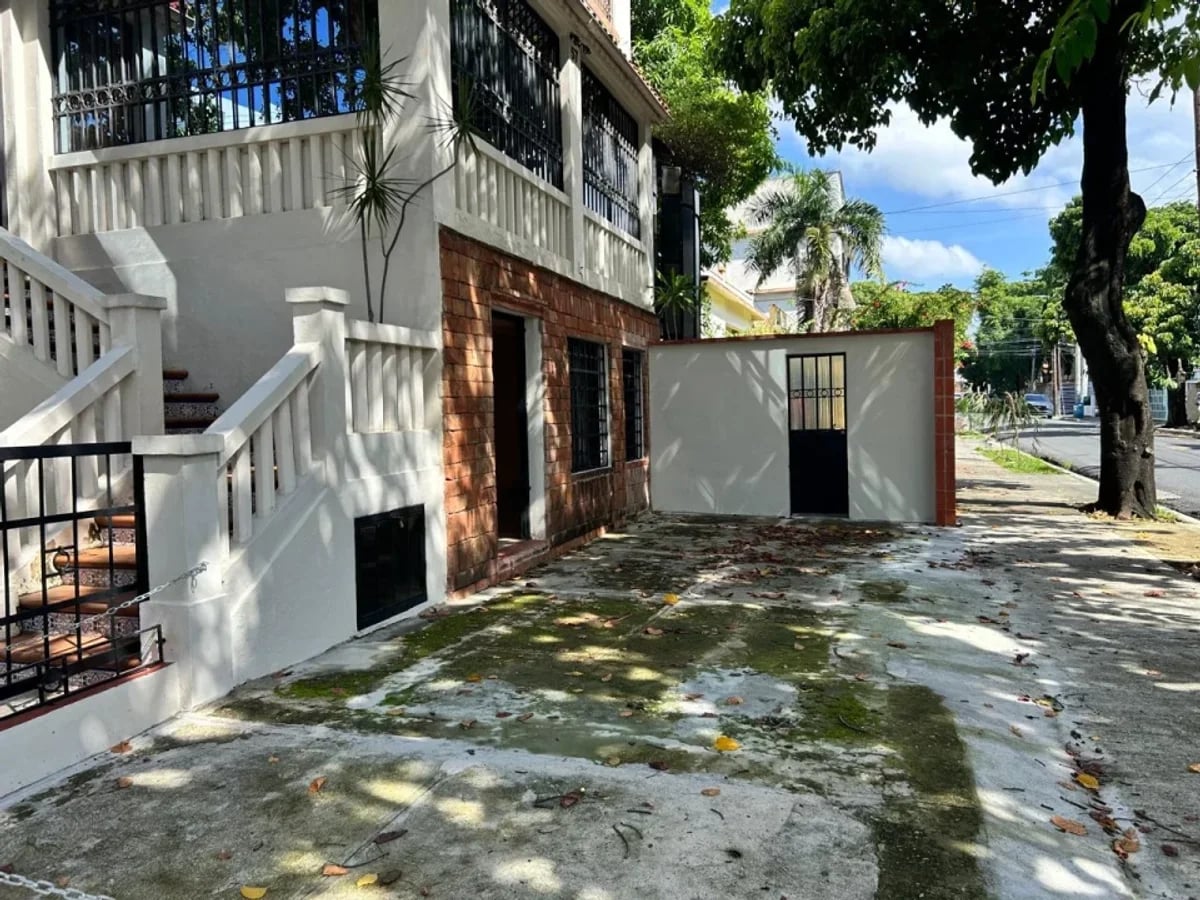 Local comercial o de oficina en alquiler primer ni – foto 2