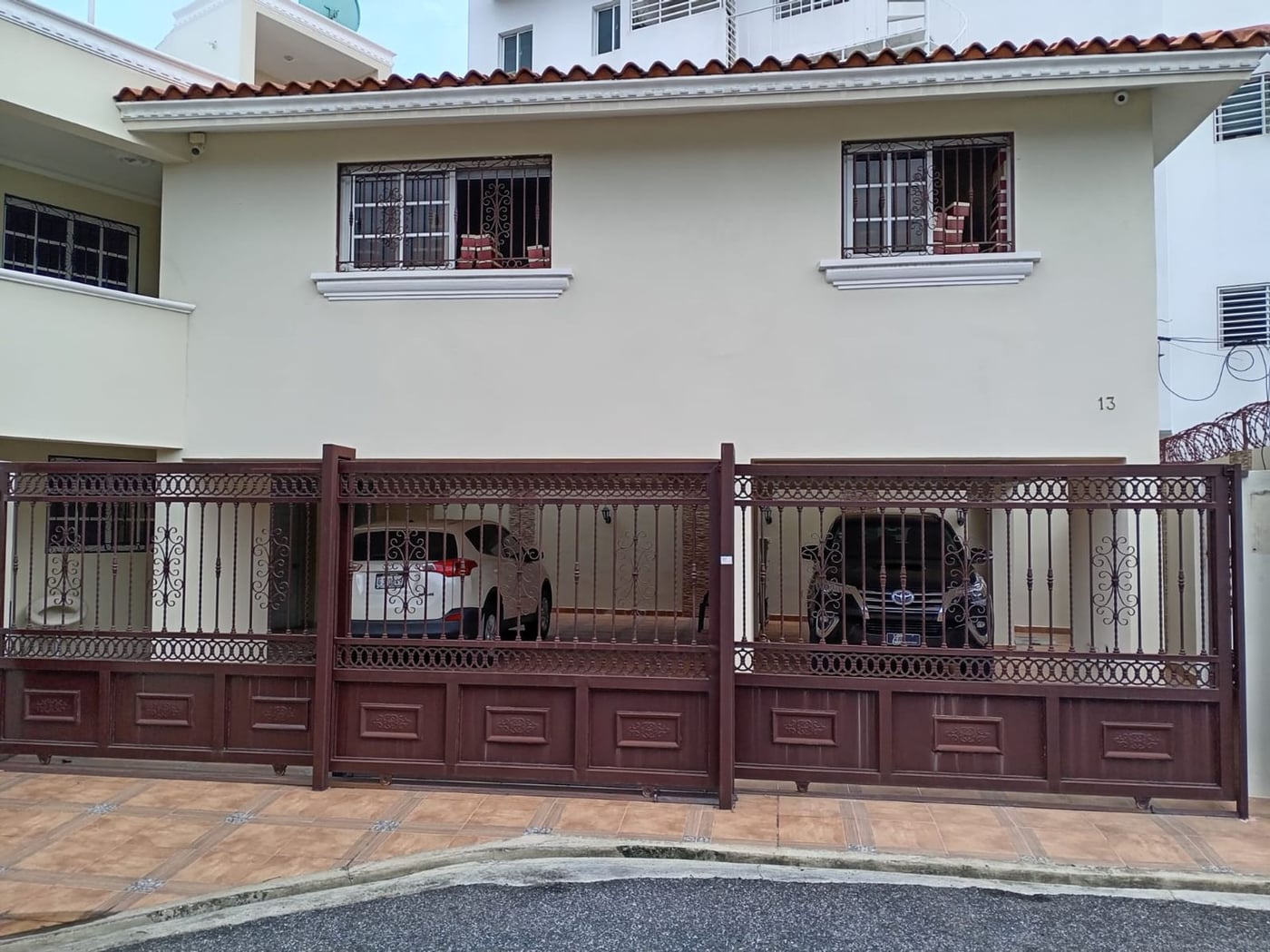CASA EN ALQUILER 3 DORMITORIOS EL MILLÓN SANTO DOM – foto 1