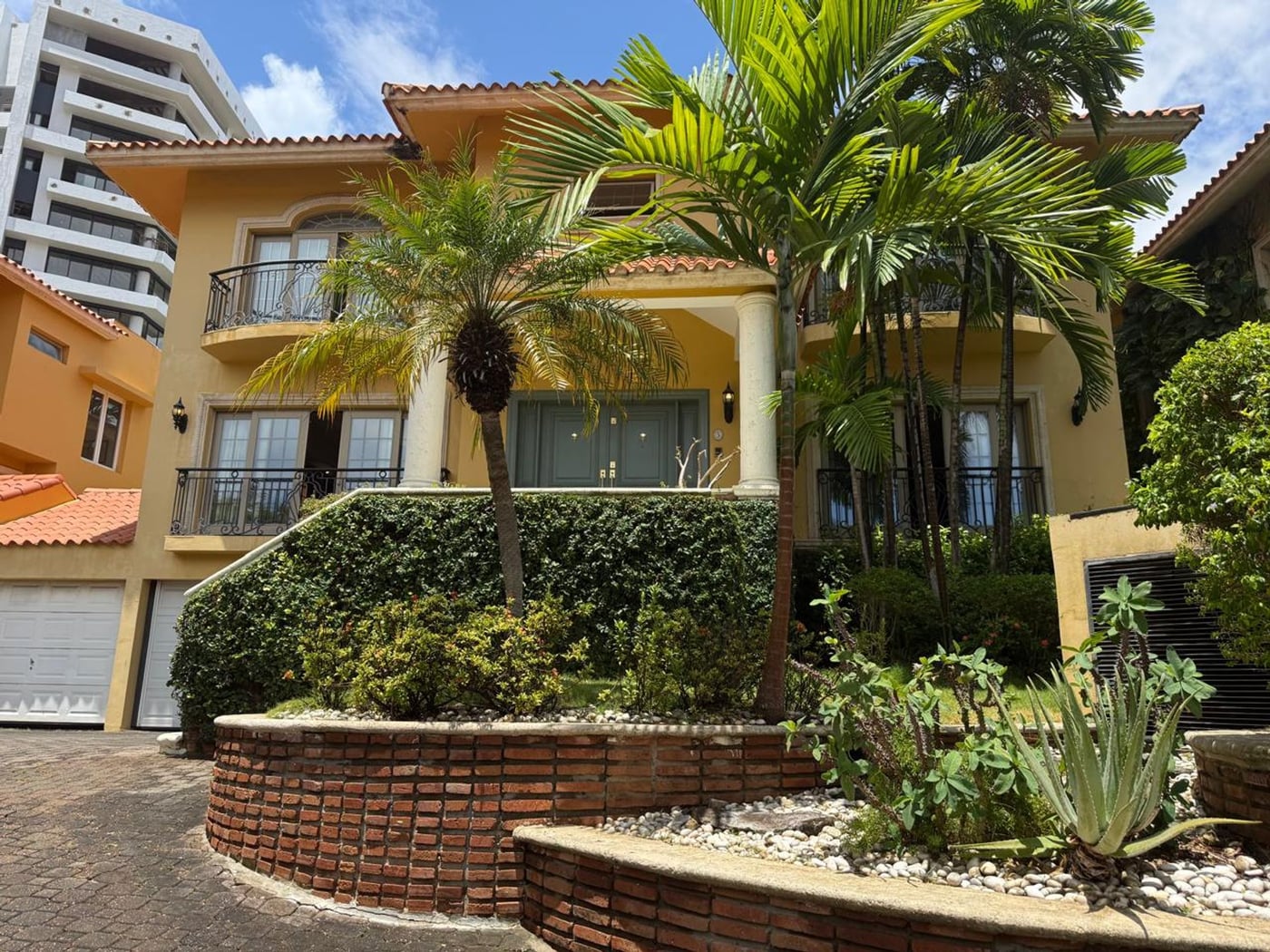 Casa en Los Cacicazgos, Santo Domingo – foto 1