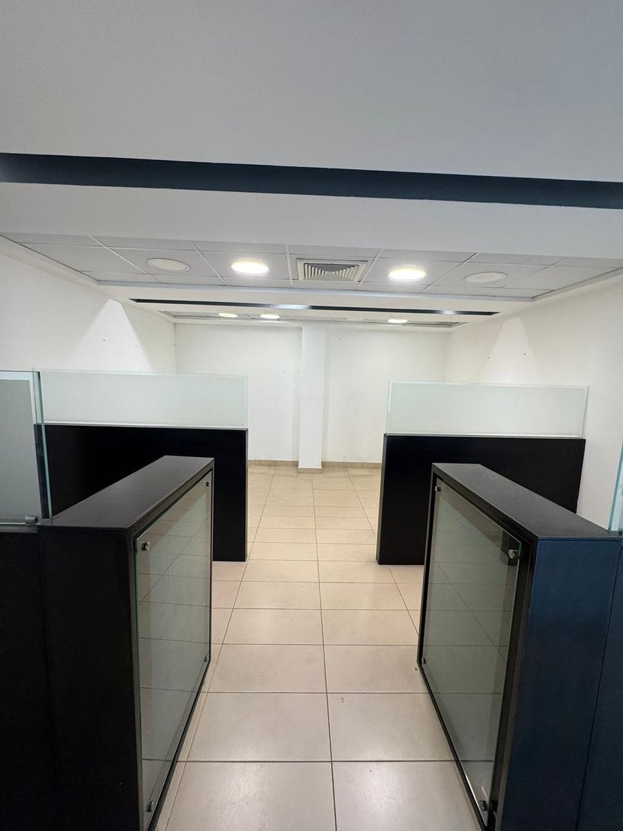 Local en Naco: 200m2, 6 Parqueos y Oficinas Listas – foto 10
