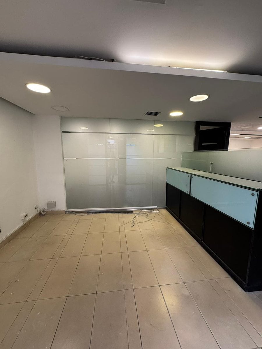 Local en Naco: 200m2, 6 Parqueos y Oficinas Listas – foto 9