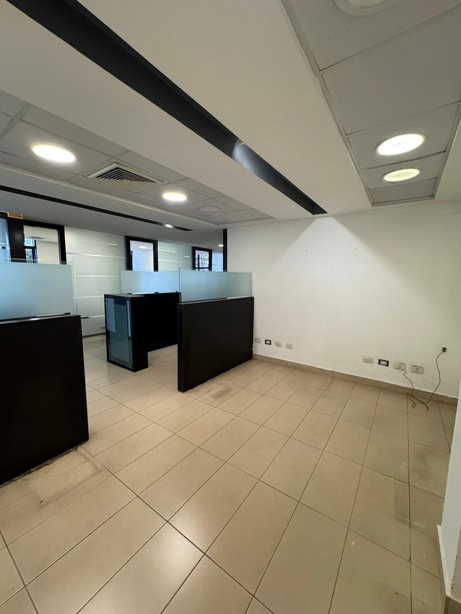 Local en Naco: 200m2, 6 Parqueos y Oficinas Listas – foto 12
