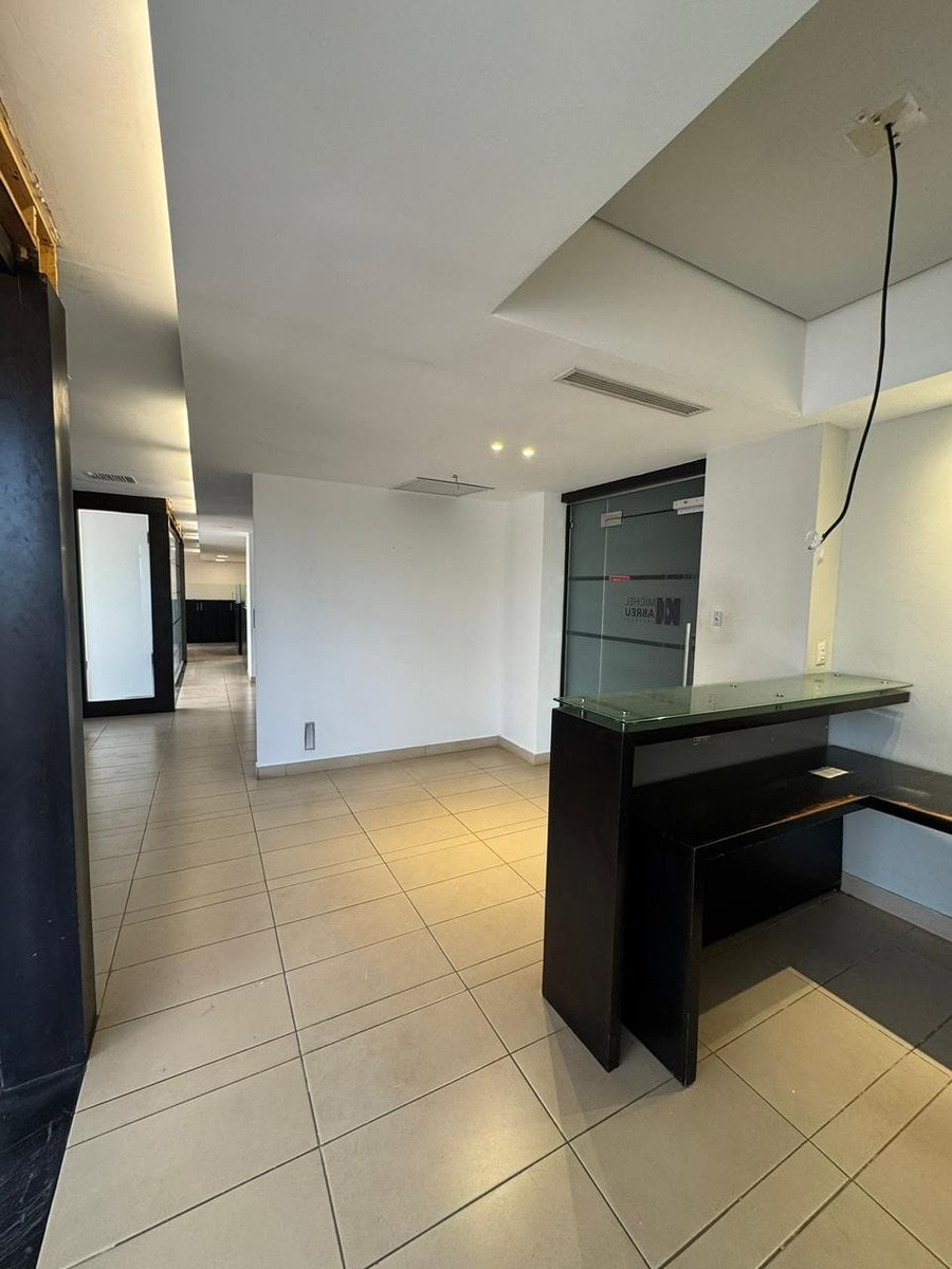 Local en Naco: 200m2, 6 Parqueos y Oficinas Listas – foto 2