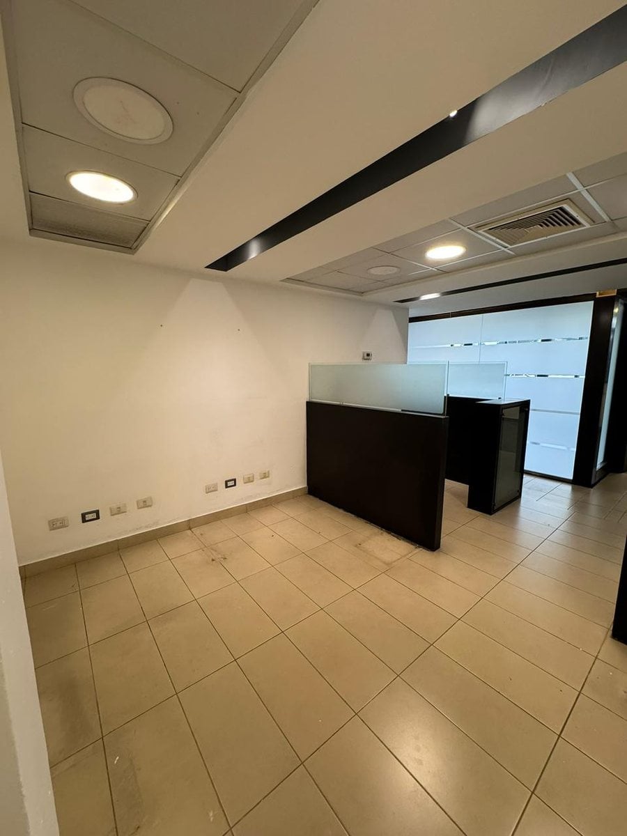 Local en Naco: 200m2, 6 Parqueos y Oficinas Listas – foto 11