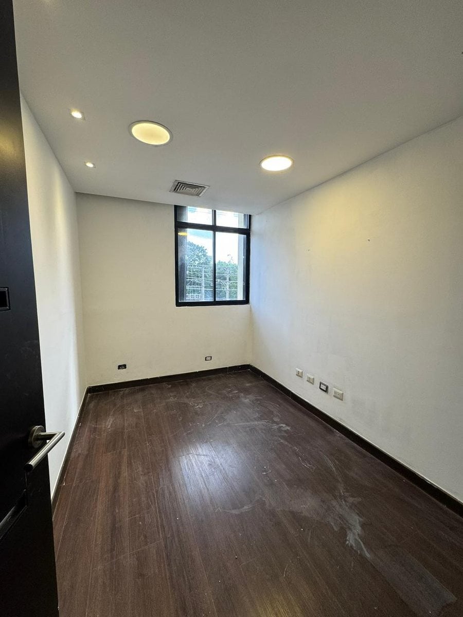 Local en Naco: 200m2, 6 Parqueos y Oficinas Listas – foto 7