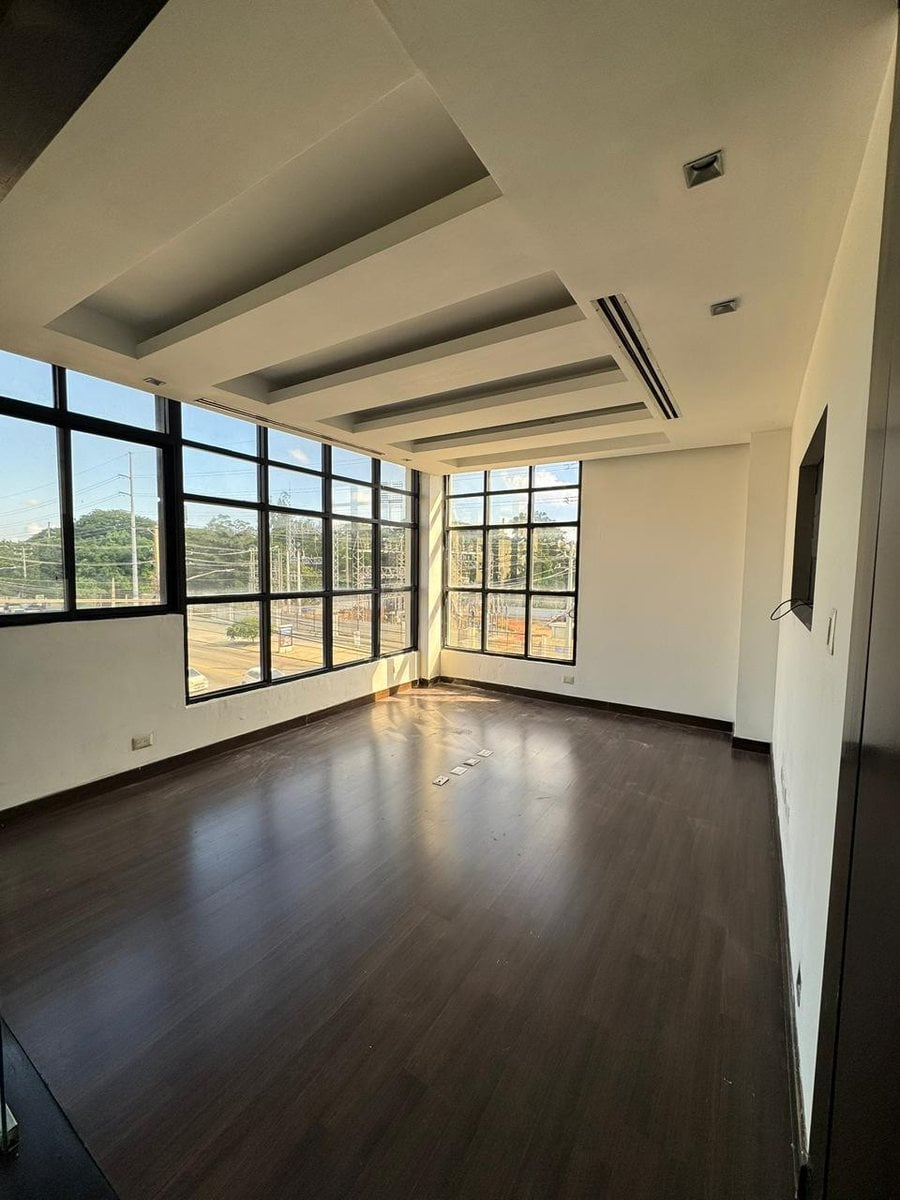 Local en Naco: 200m2, 6 Parqueos y Oficinas Listas – foto 1