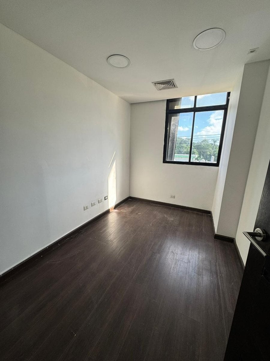 Local en Naco: 200m2, 6 Parqueos y Oficinas Listas – foto 4