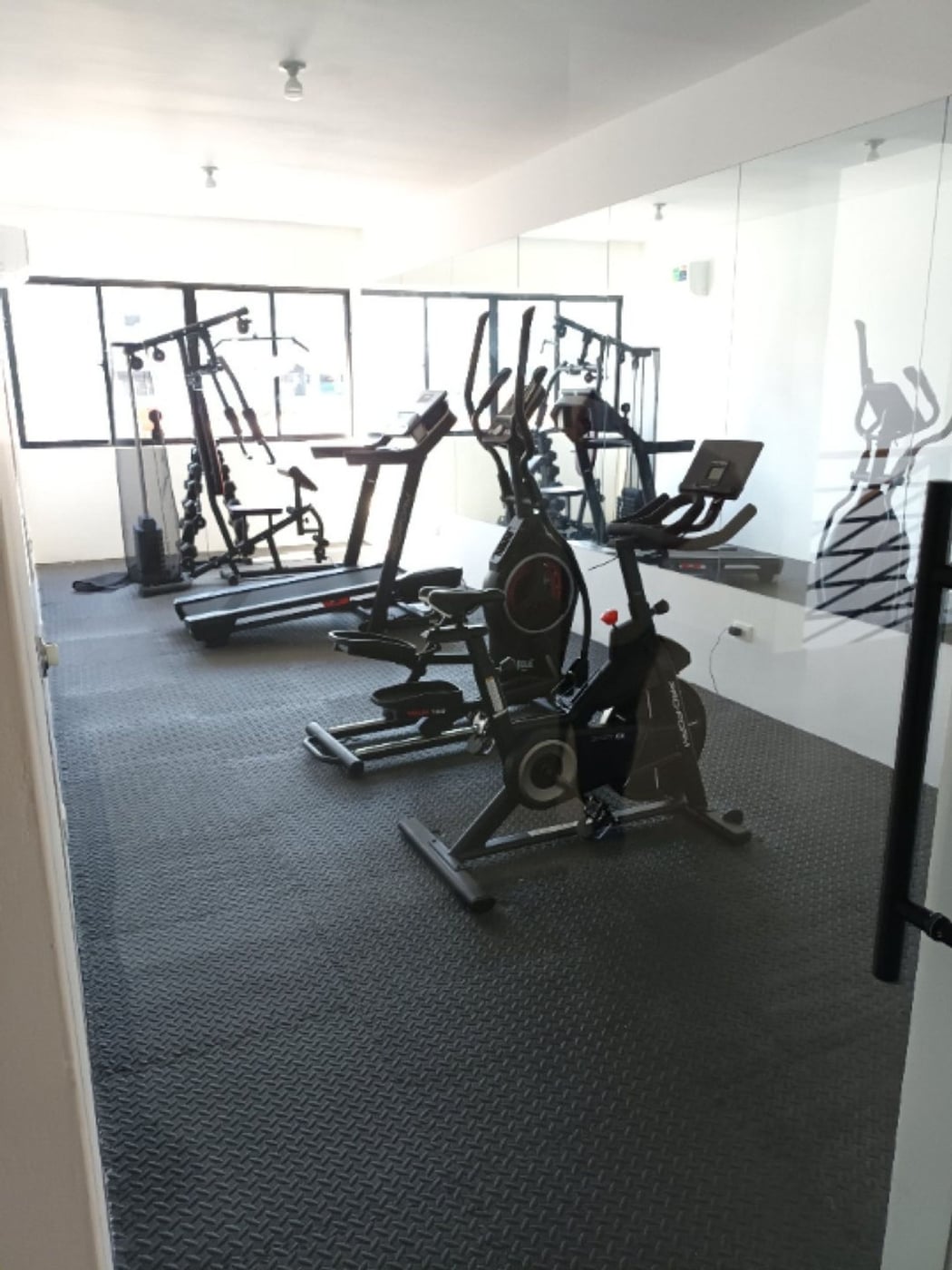 Moderno apt de 2 habs con balcon, jacuzzi y gym – foto 8