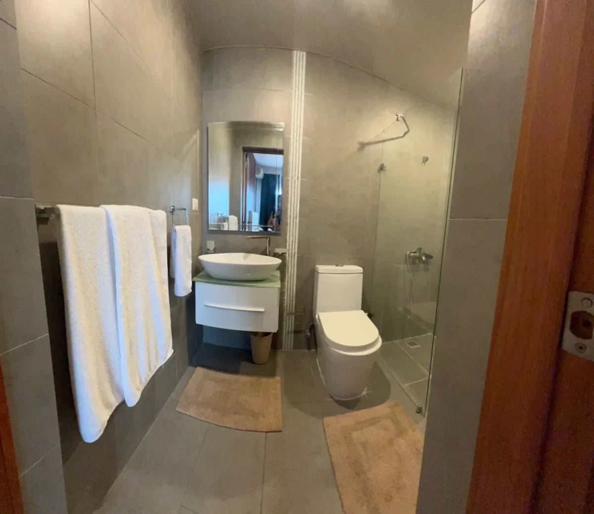 Remodelado con vista despejada – foto 7