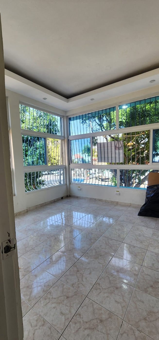 Local comercial en alquiler 152 m² – foto 1