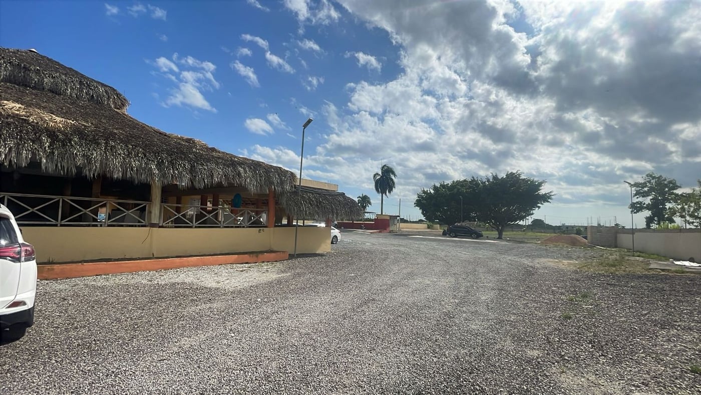 Venta de terreno y local – foto 3