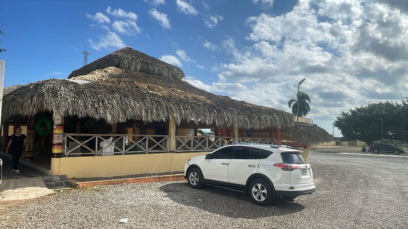 Venta de terreno y local – foto 2