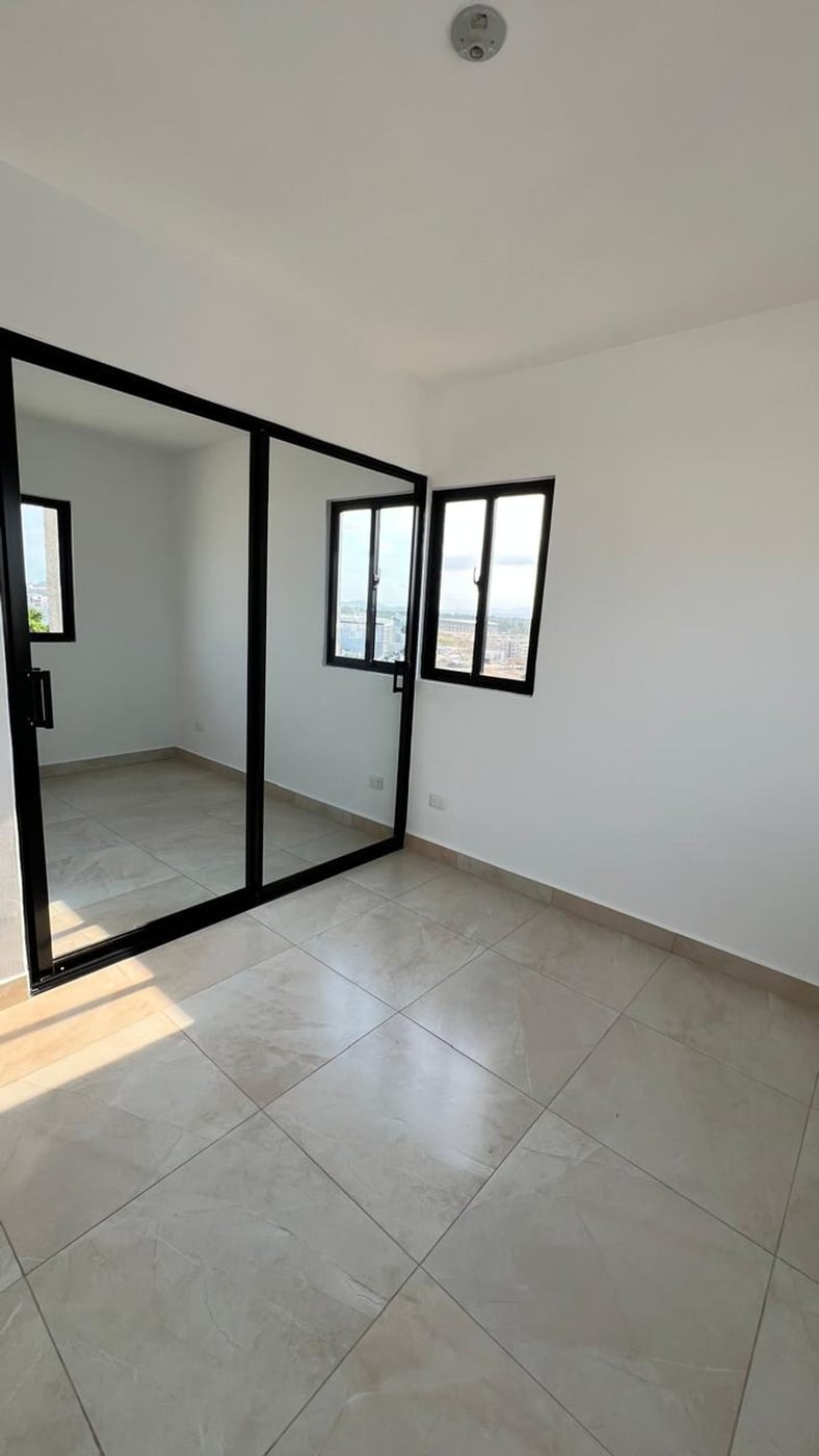Apartamento moderno con balcón y vistas despejadas – foto 7