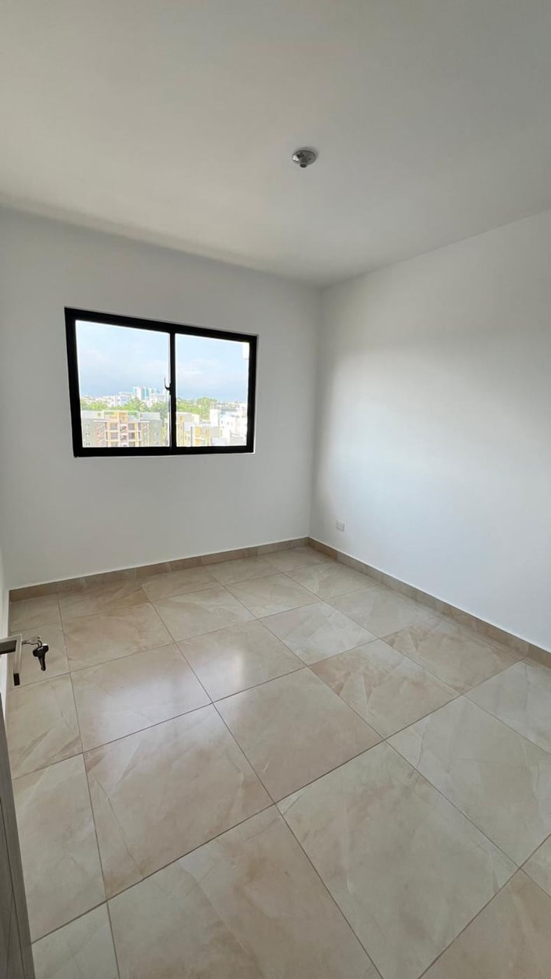 Apartamento moderno con balcón y vistas despejadas – foto 5