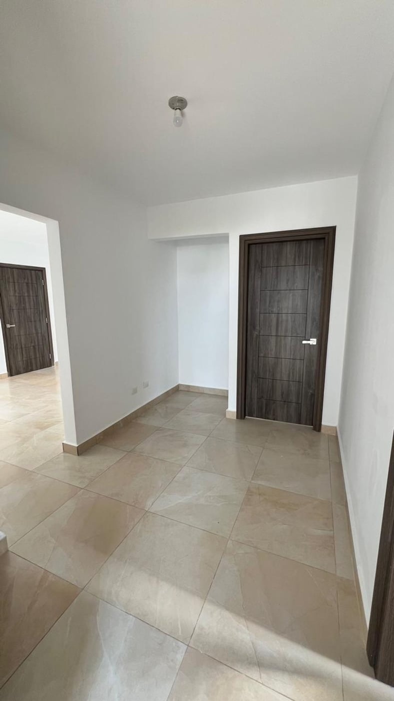 Apartamento moderno con balcón y vistas despejadas – foto 11