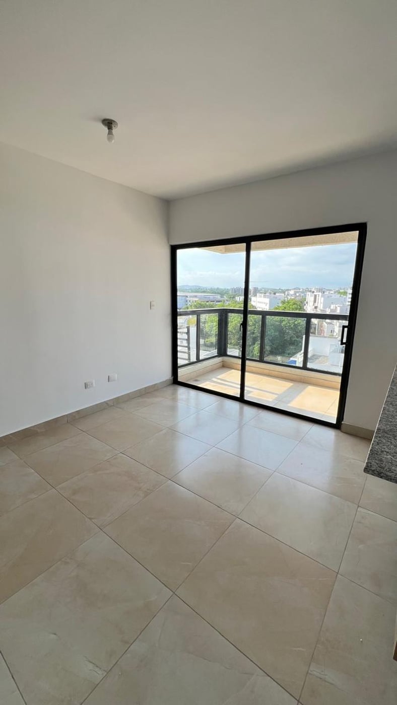 Apartamento moderno con balcón y vistas despejadas – foto 3