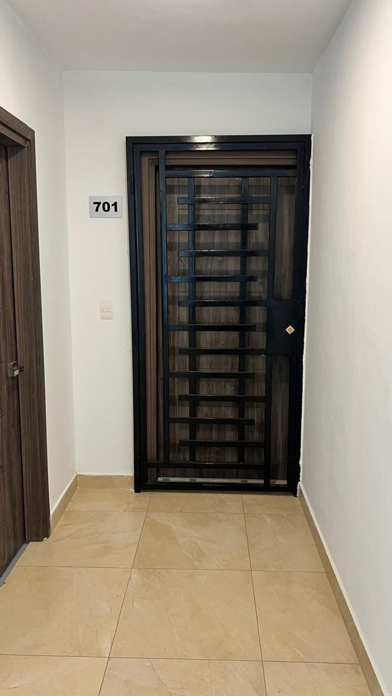 Apartamento moderno con balcón y vistas despejadas – foto 9
