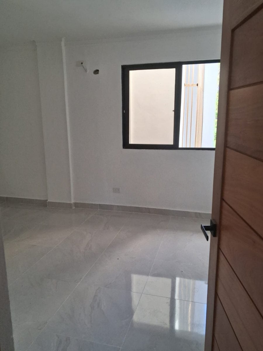 Apartamento bien ubicado en Arroyo Hondo – foto 5