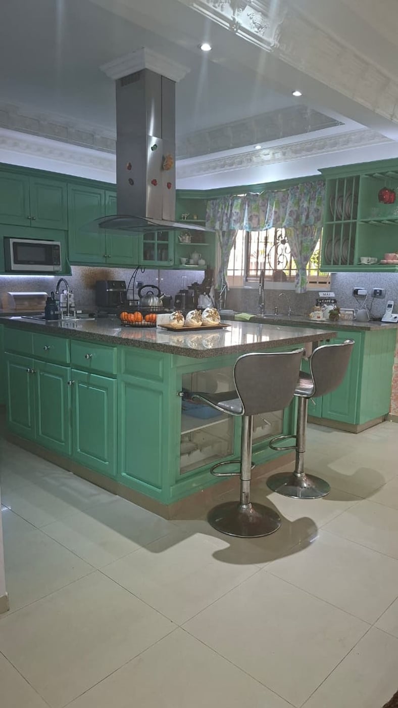 Amplia y moderna casa de tres Niveles – foto 7