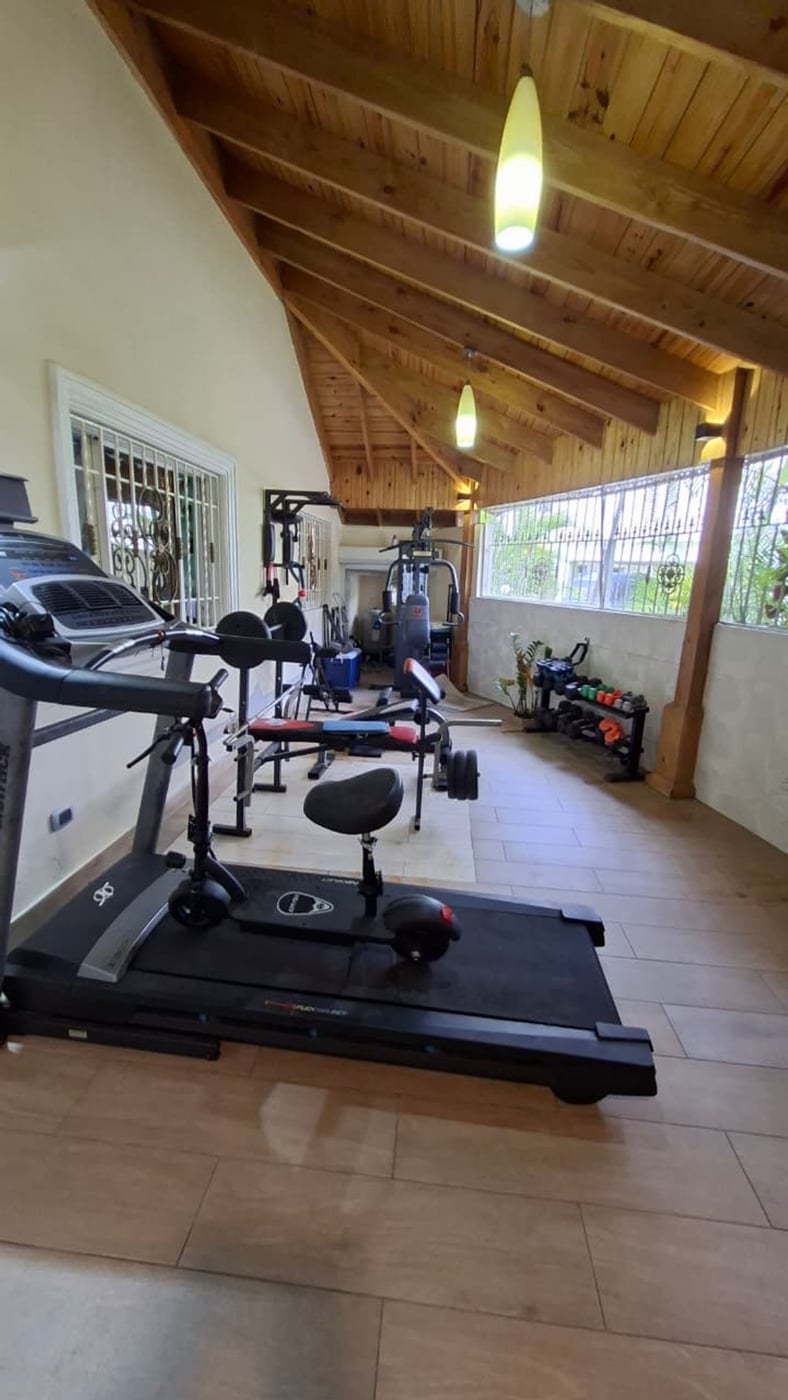 Amplia y moderna casa de tres Niveles – foto 2