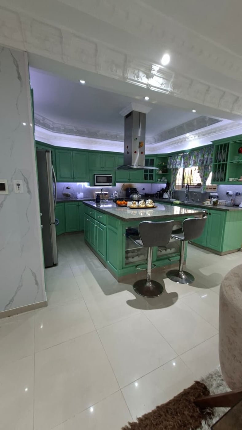Amplia y moderna casa de tres Niveles – foto 12
