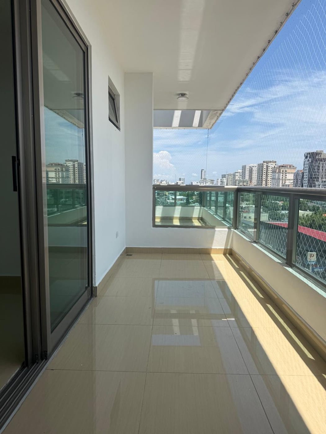 APARTAMENTO EN ALQUILER 3 HAB RÓMULO BETANCOURT – foto 2