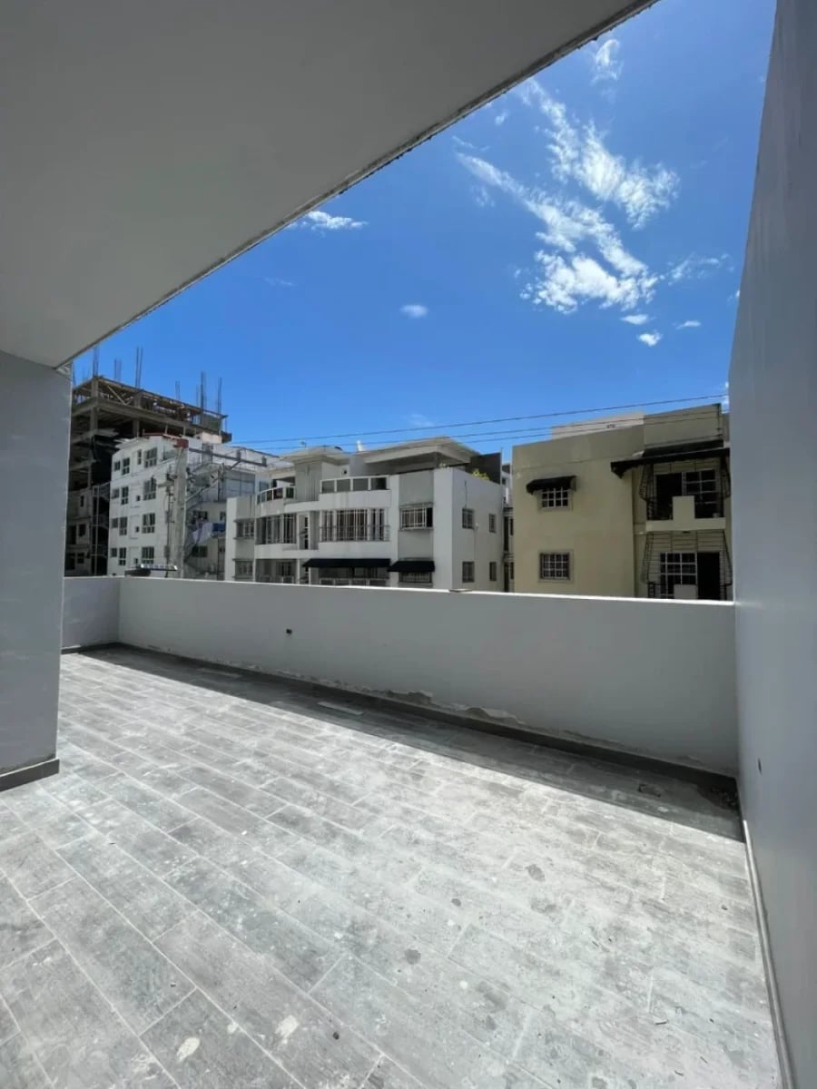 Se vende apto de 2 habitaciones con terraza MILLON – foto 2