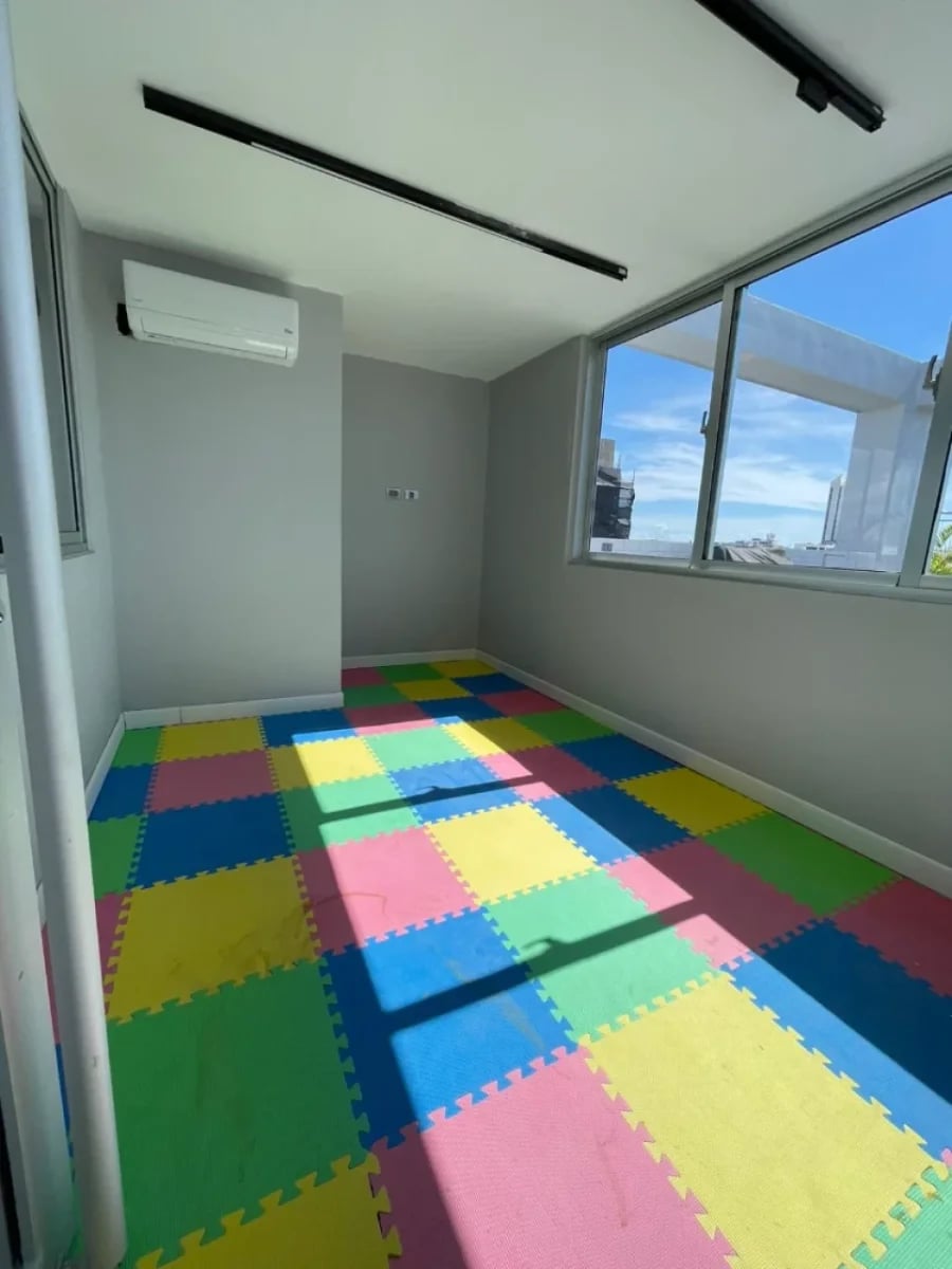 Se vende apto de 2 habitaciones con terraza MILLON – foto 12