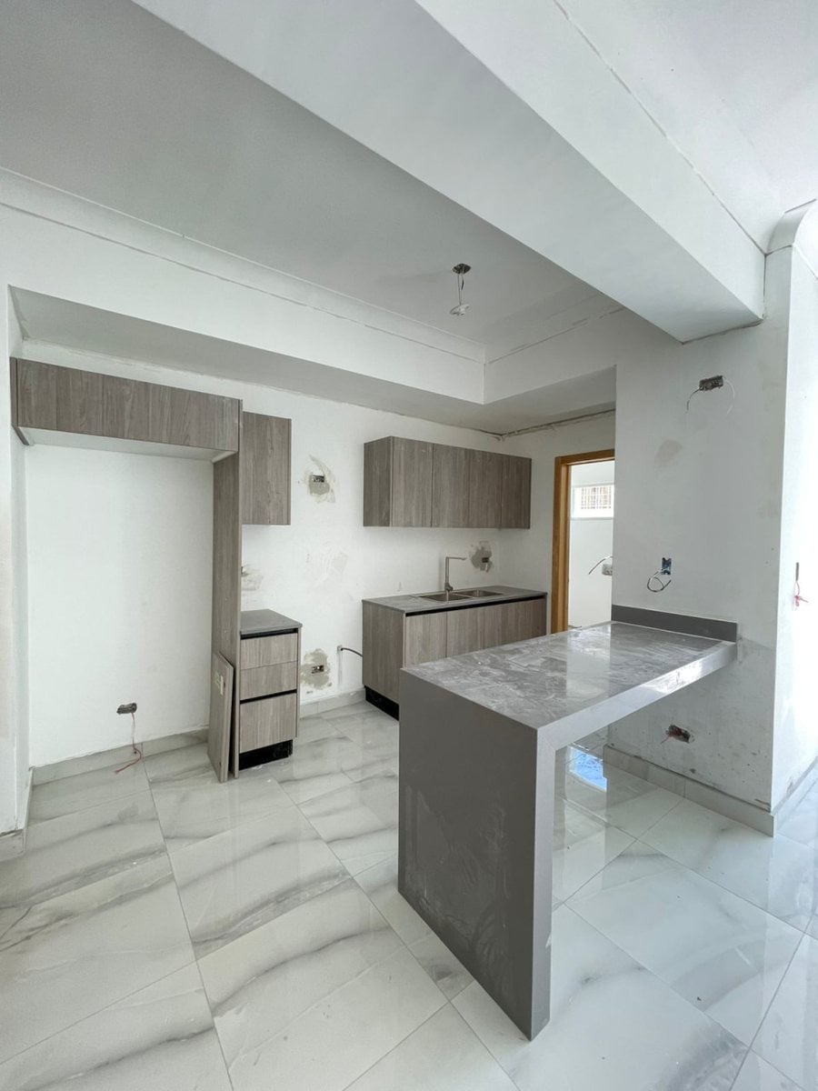 Se vende apto de 2 habitaciones con terraza MILLON – foto 3