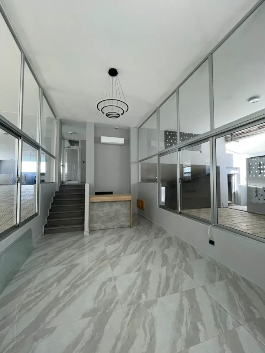 Se vende apto de 2 habitaciones con terraza MILLON – foto 11