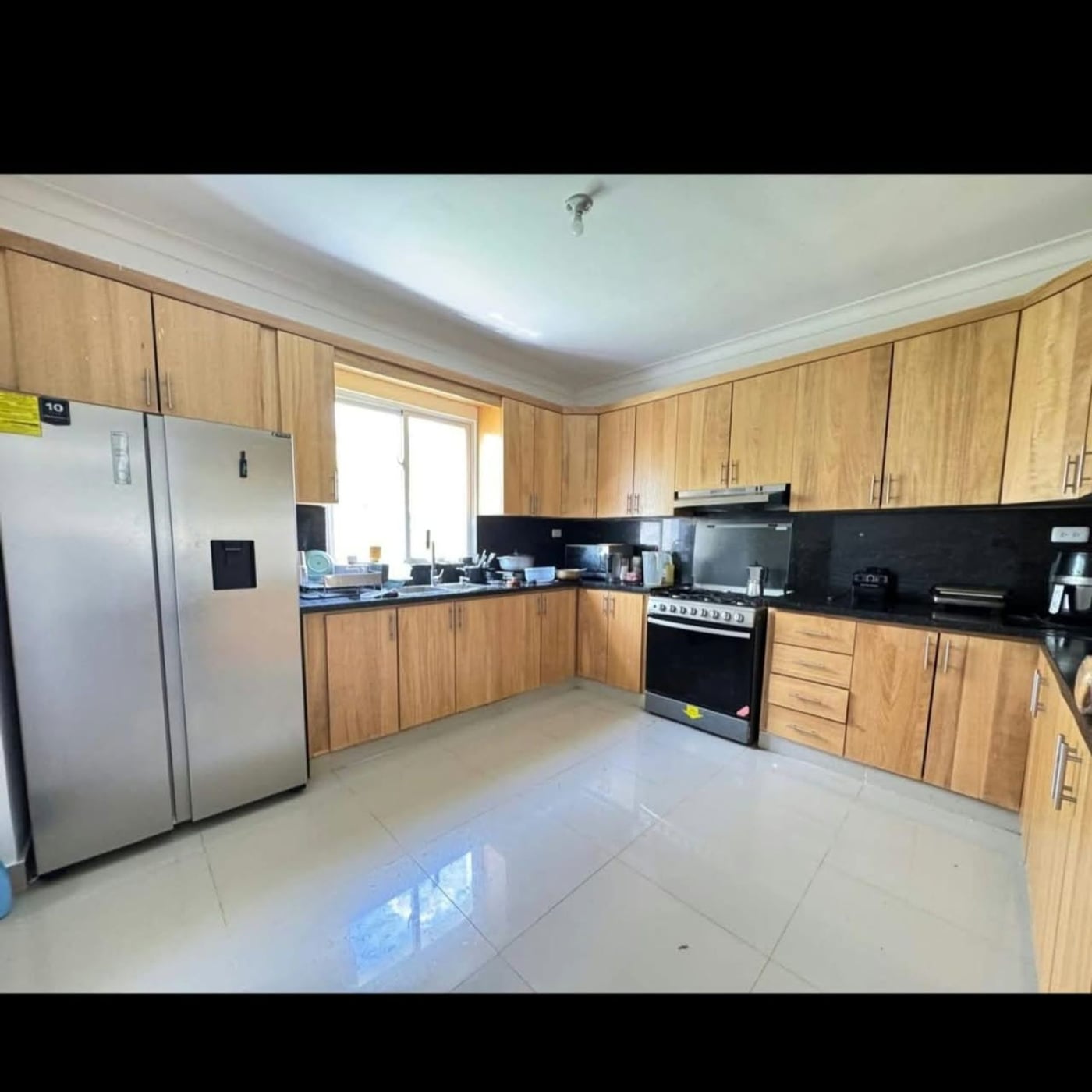 VENDO CASA DE 2 NIVELES CERCA DE LA EMBAJADA EEUU – foto 5