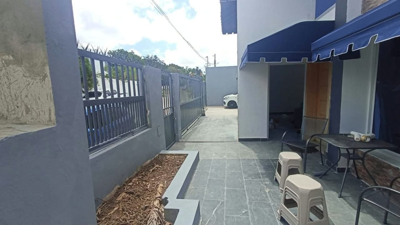 VENDO CASA DE 2 NIVELES CERCA DE LA EMBAJADA EEUU – foto 9