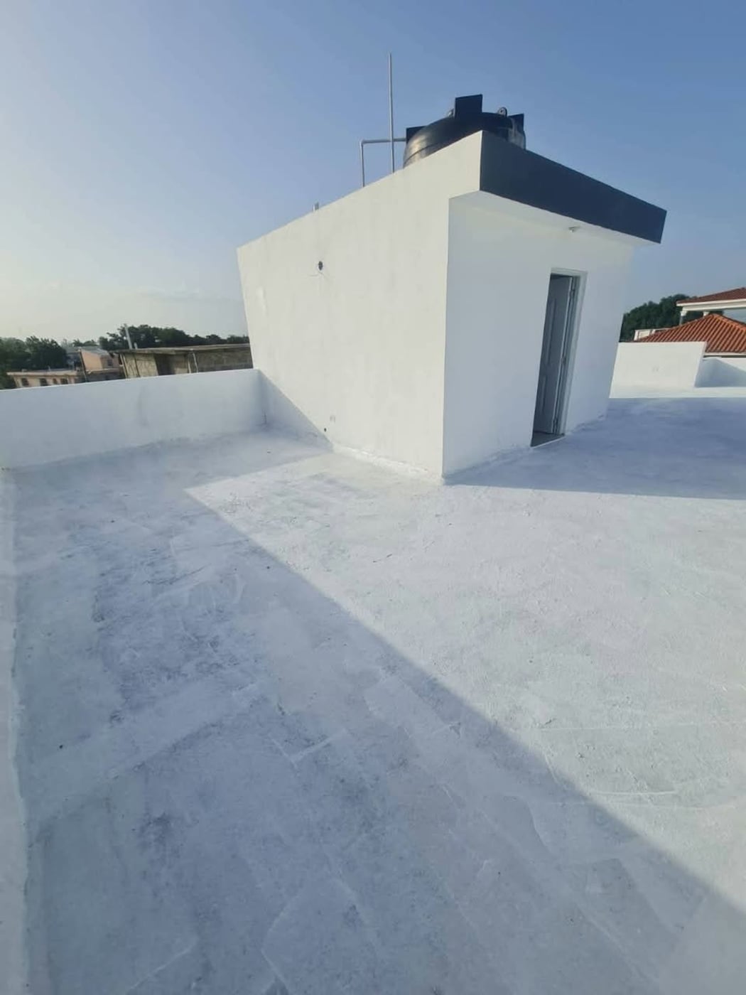 VENDO CASA DE 2 NIVELES CERCA DE LA EMBAJADA EEUU – foto 10
