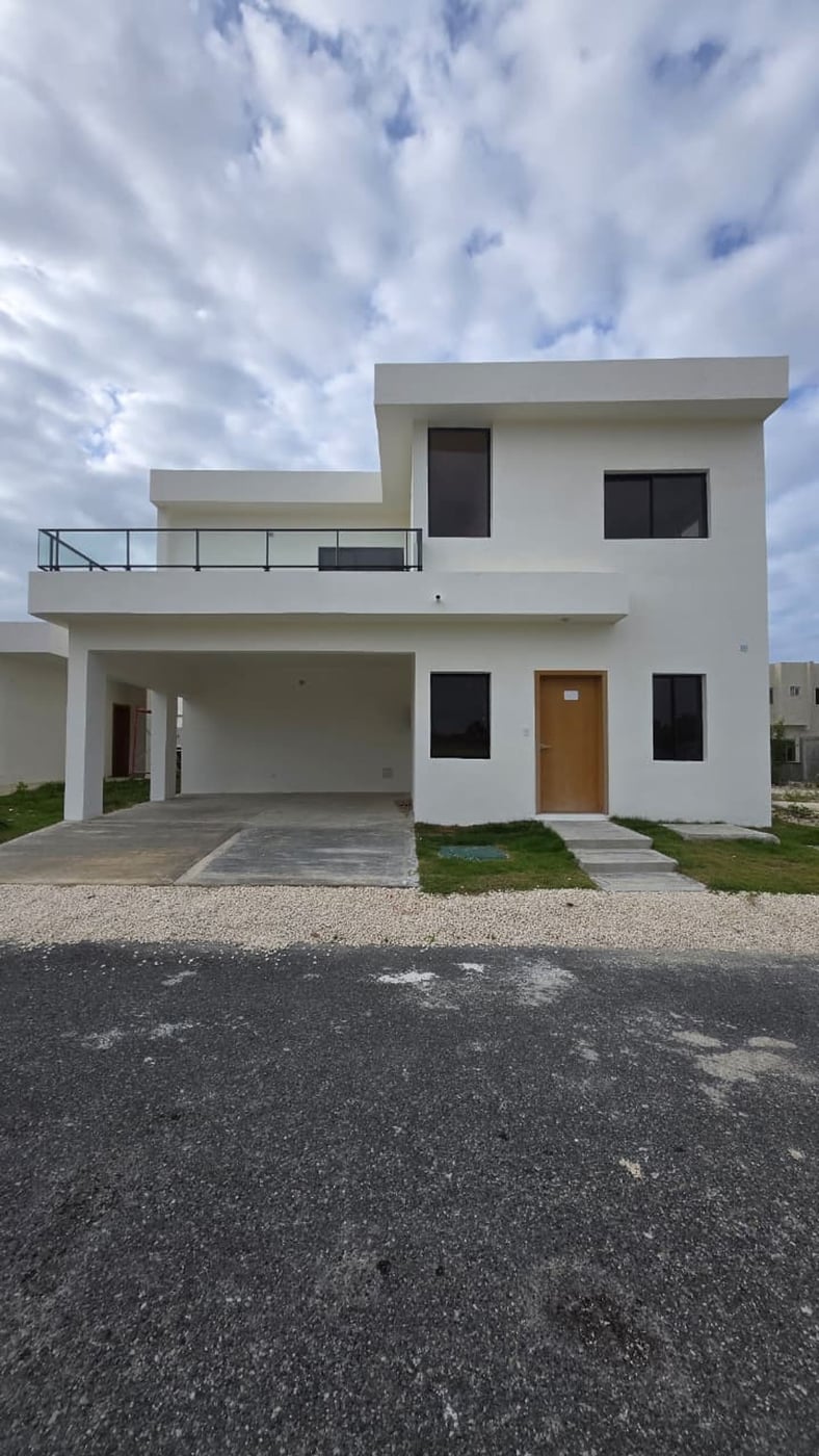 CASA EN VENTA 3 DORMITORIOS PUNTA CANA CON PISCINA – foto 1
