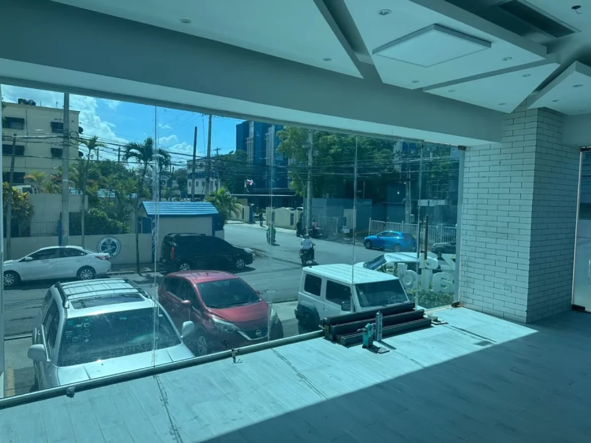 Local en 1er piso en alquiler – foto 1