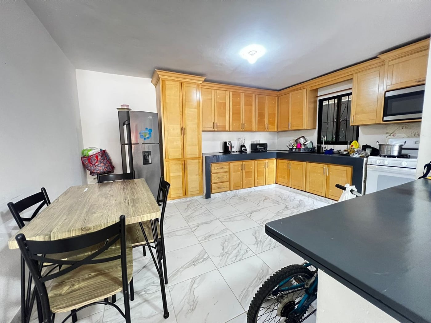 CASA DE VENTA DE 3 NIVELES EN ALMA ROSA I – foto 3